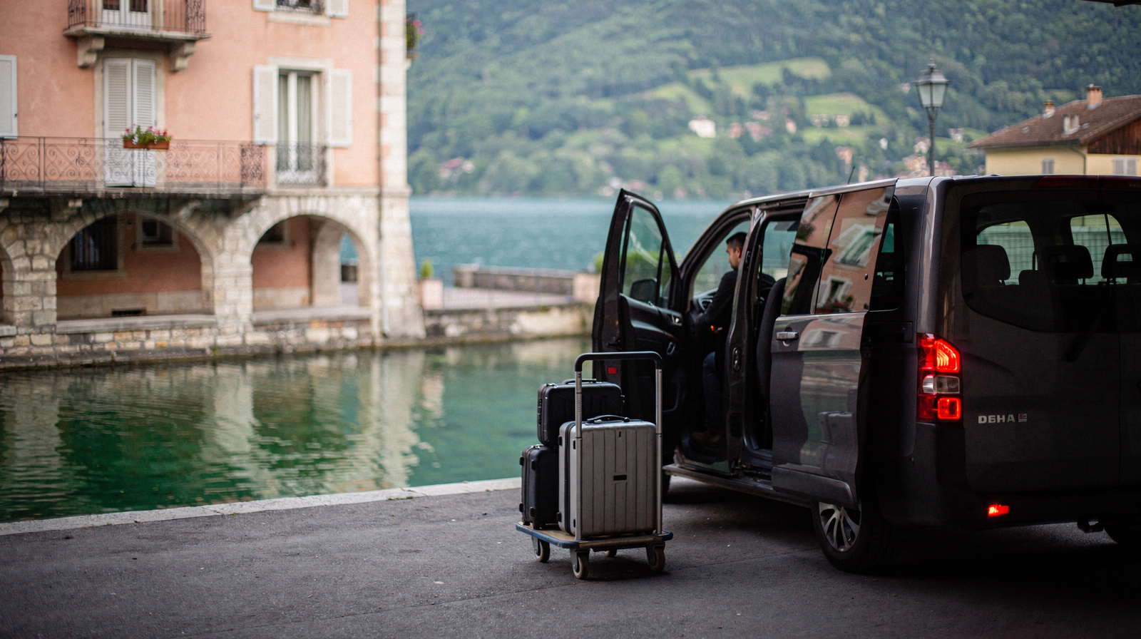 Geneva Airport to Annecy: Transfer Options