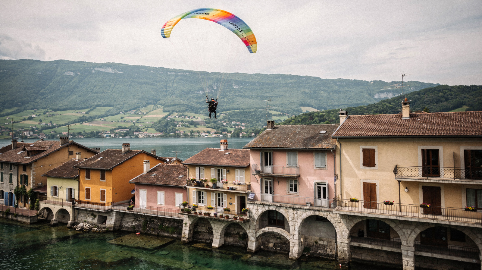 Paragliding Over Lake Annecy: The Complete Guide