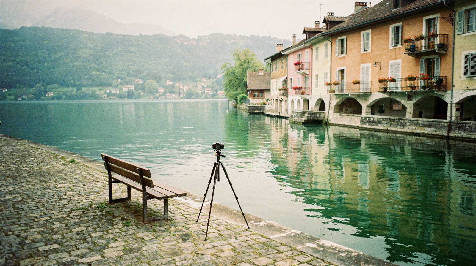 Annecy Photo Sessions: Canals, Bridges and the Old Town