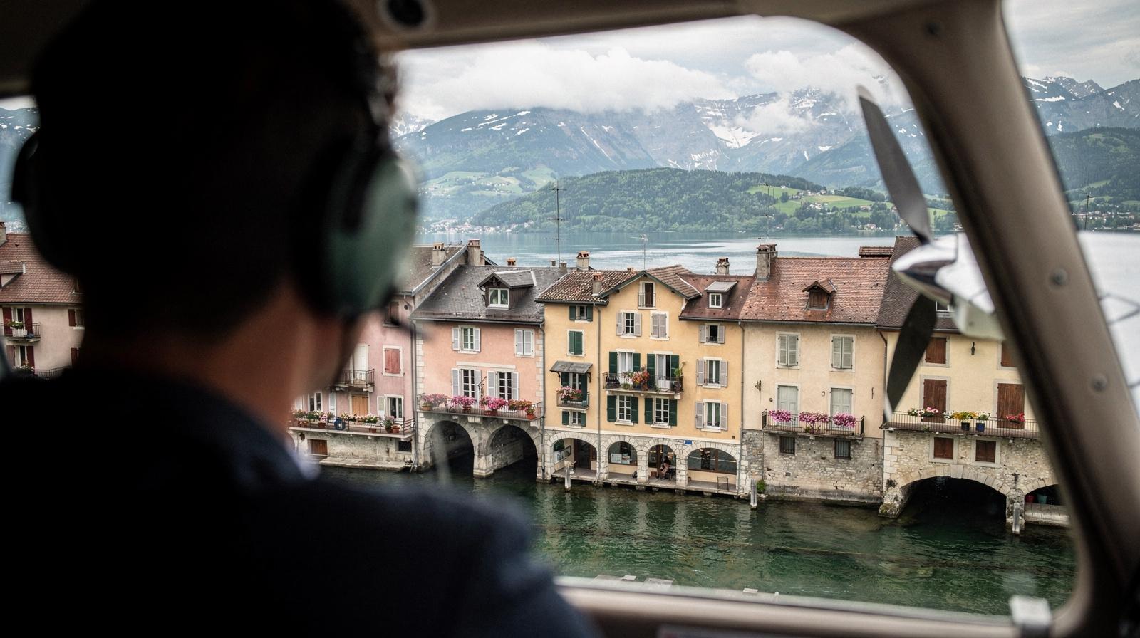Scenic Flights Over Lake Annecy: Paragliding and Air Tours