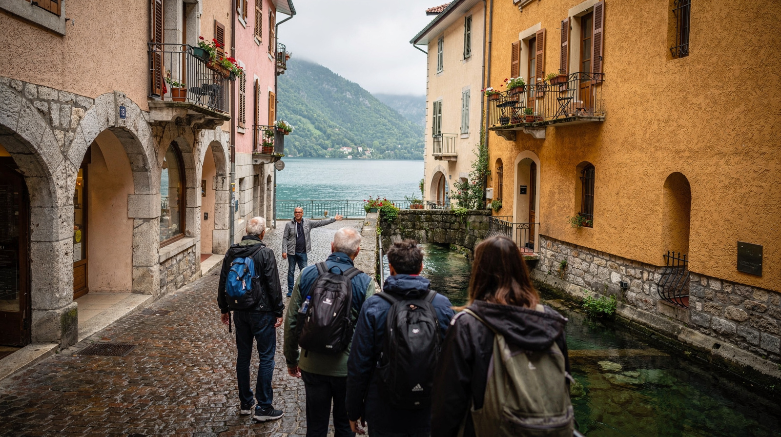 Annecy Walking Tour: The Canals and Old Town on Foot