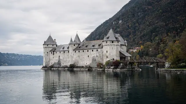 Château de Chillon: Switzerland's Lakeside Castle Near Montreux