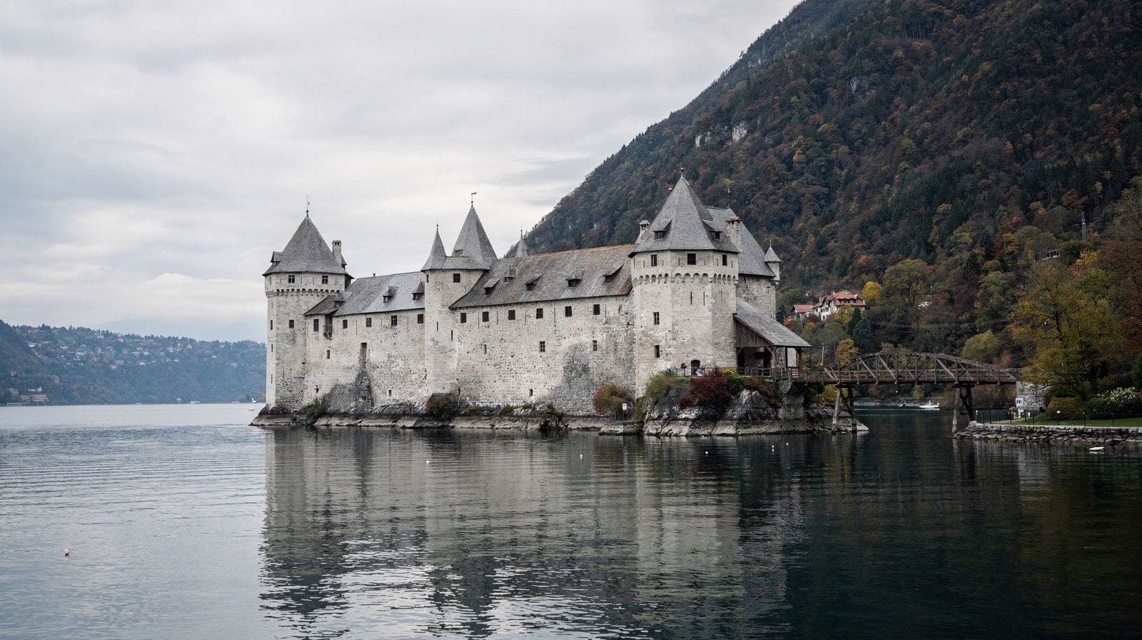 Château de Chillon: Switzerland's Lakeside Castle Near Montreux