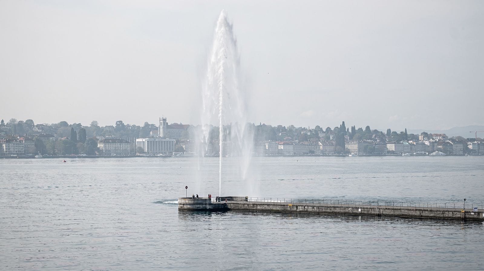 Jet d'Eau & Lakefront Photo Sessions in Geneva