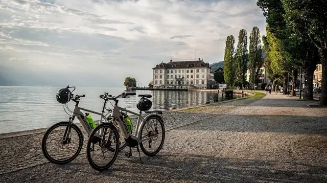 Nyon by Bike or E-Scooter: A Lakefront Ride from Geneva