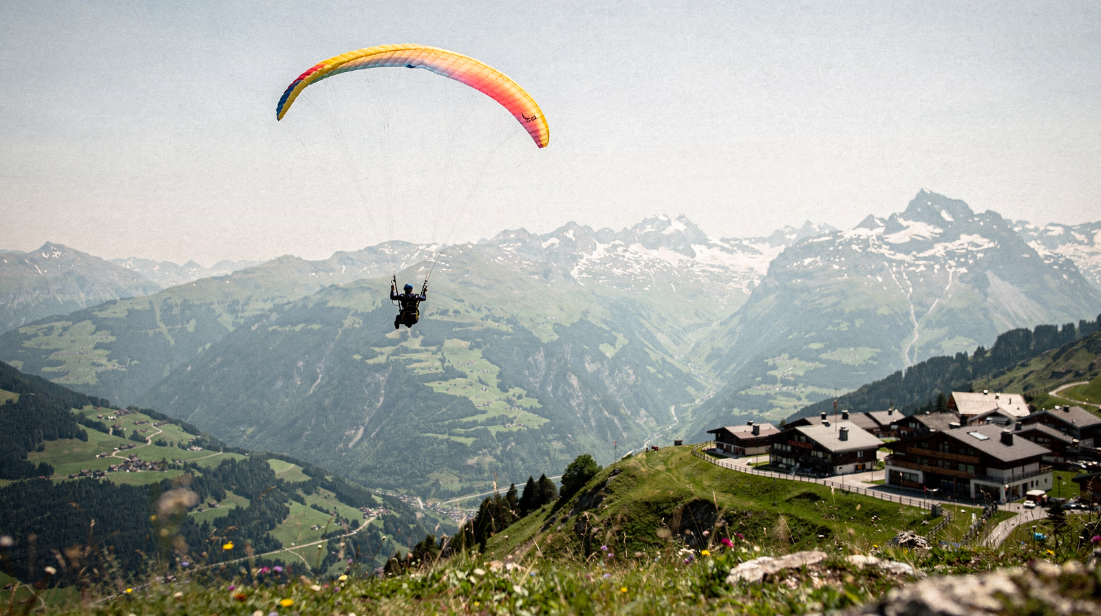 Paragliding in Verbier: Tandem Flights Over the Mont-Fort
